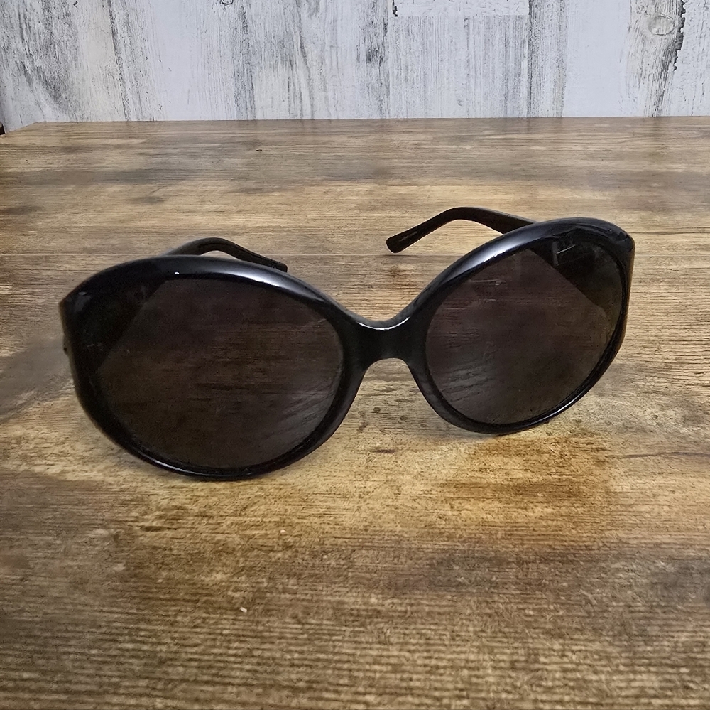 Nicole Miller Love Knot Black Sunglasses